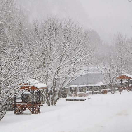 La Cabane Chez Jimmy Petit-Saguenay Екстериор снимка